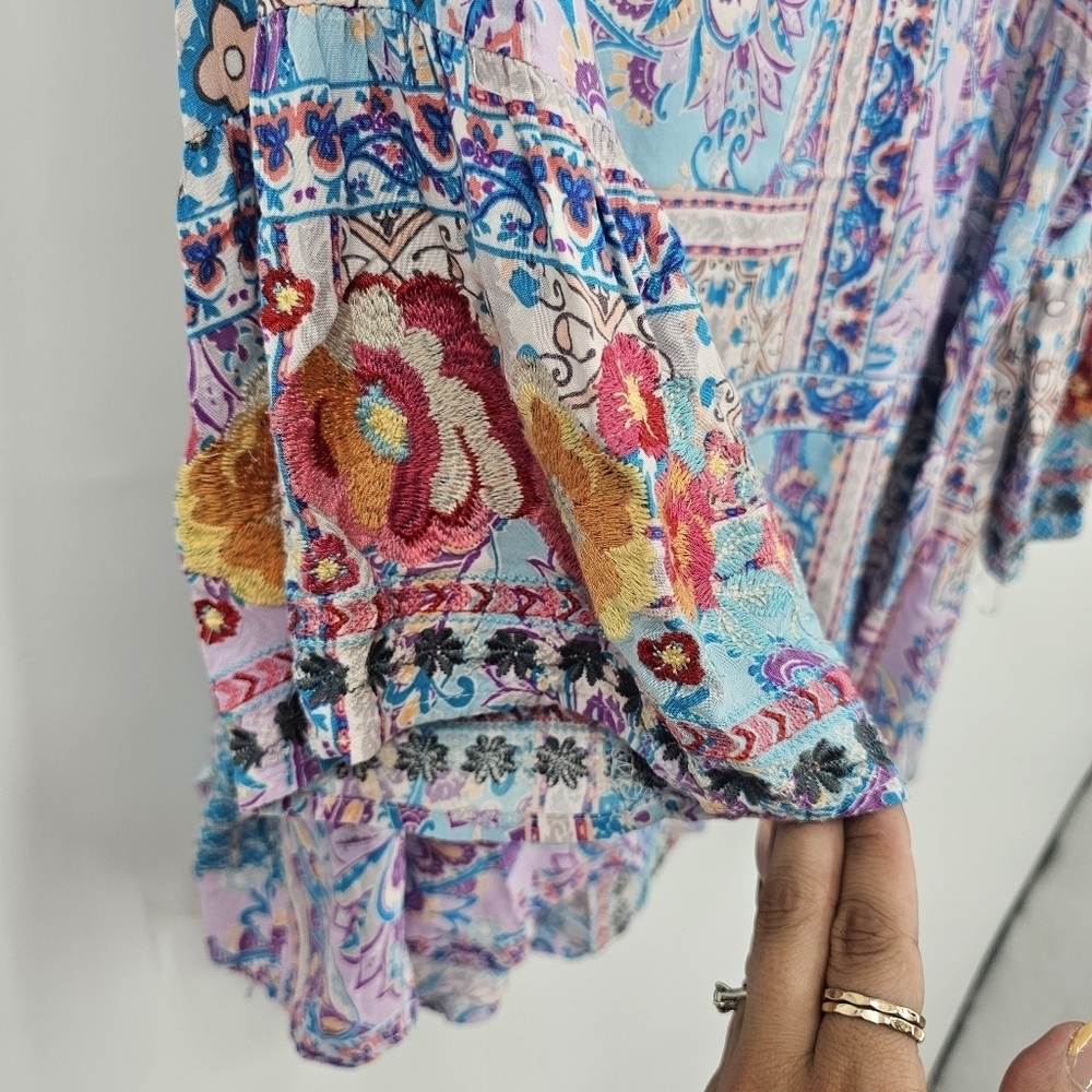 ANDREE BY UNIT Boho Embroidered Floral Top with 3/4 Bell Sleeves size 1X - Picture 6 of 7